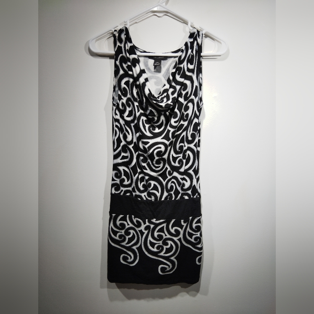 White house black market xs black and white